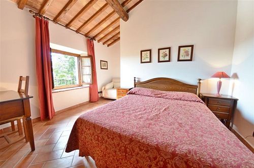 Ferienhaus glicine toskana urlaub in castelnuovo berardenga ... Wohnzimmer farben terracotta